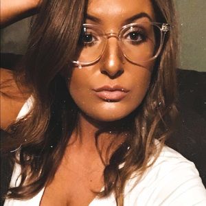 Meet your Posher, Stacy